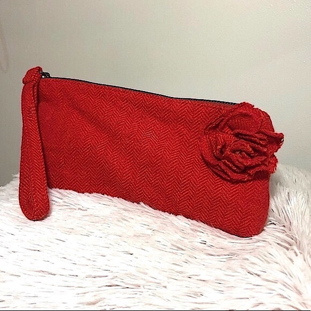 Old Navy Coral Wristlet ✨Excellent Used Condition✨